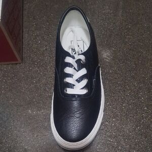 Vans Men's Black and White Sneakers
